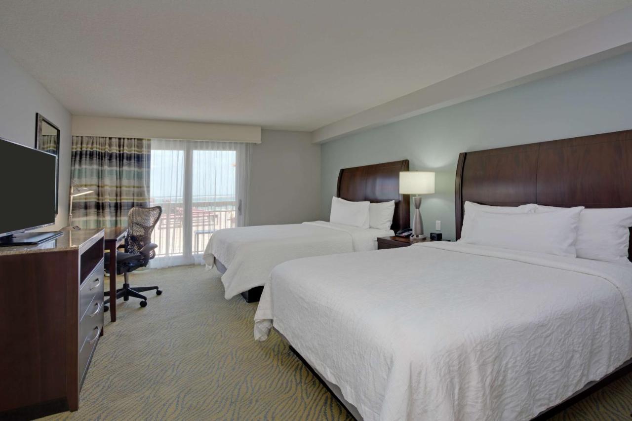 Queen Room with Two Queen Beds with Pool View