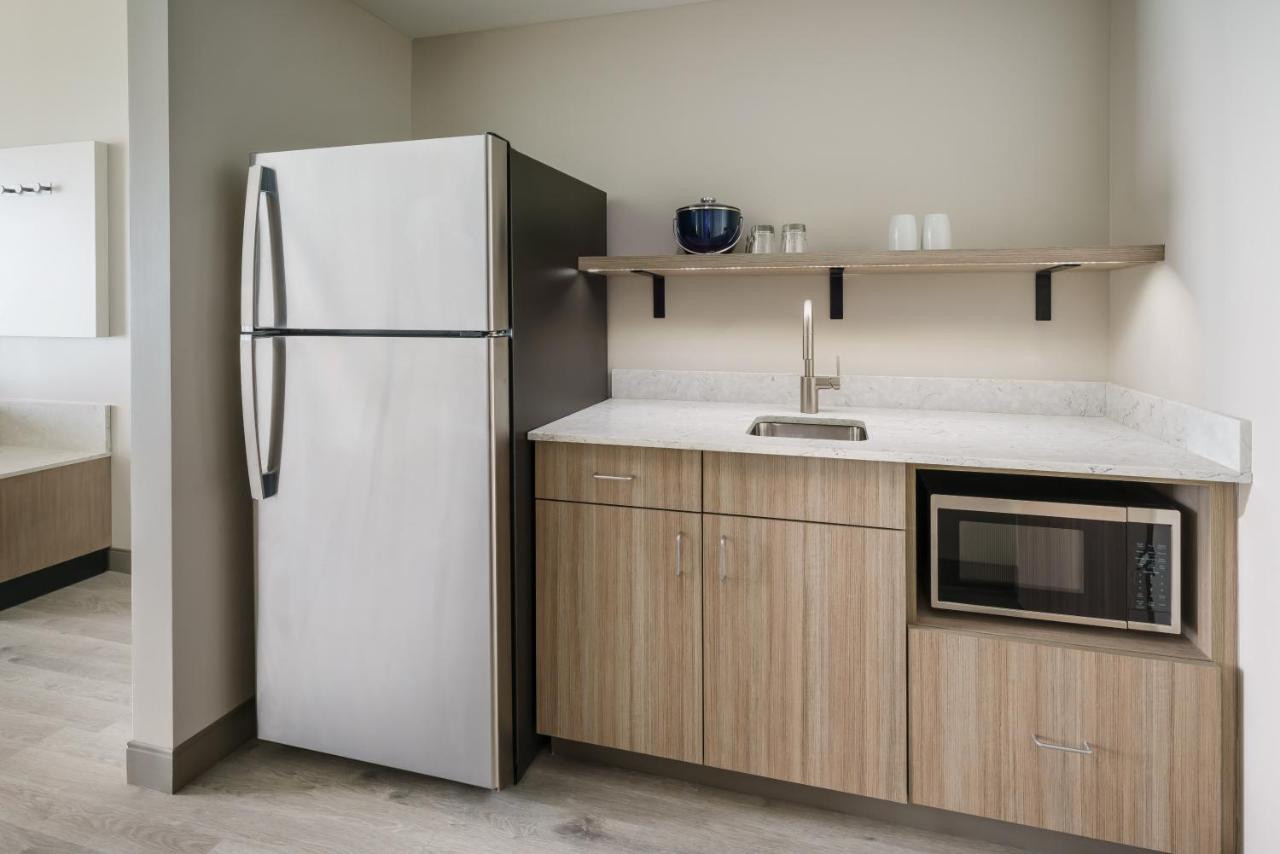 Queen Room with Two Queen Beds with Kitchenette and View - High Floor