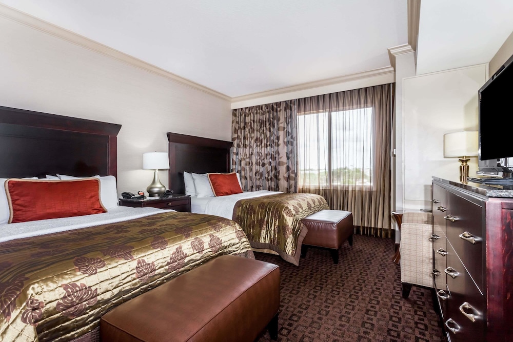 2 Queen Beds, One-Bedroom Suite3 options